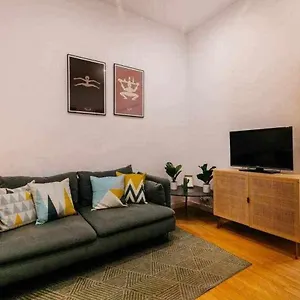 Cozy Y Barcelona